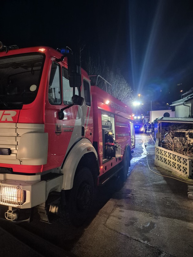 FW-EN: Zwei parallele Brandeinsätze für die Feuerwehr Schwelm