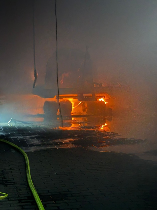 FW Norderstedt: Gutenbergring - Feuer in einem Gewerbeobjekt