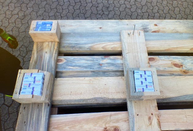ZOLL-H: - 337.560 Zigaretten in Holzpaletten versteckt - Steuerschaden in Höhe von etwa 64.000 EUR verhindert - Technisches Hilfswerk unterstützt bei der Sicherung von Beweismitteln
