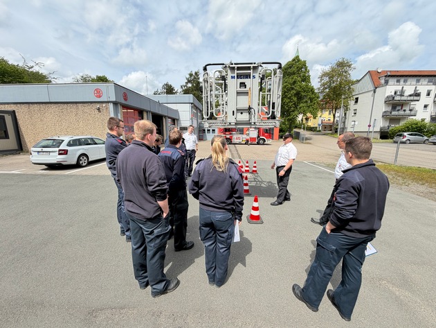 FW-MK: Gemeinsame Ausbildung der Feuerwehr Iserlohn mit dem Feuerwehrverband Märkischer Kreis