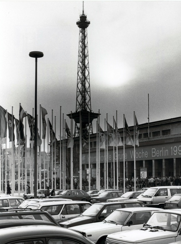 90 Jahre Grüne Woche: Von einer lokalen Warenbörse zur Weltleitmesse / Rund 85.000 Aussteller und 32 Millionen Besucher seit 1926.