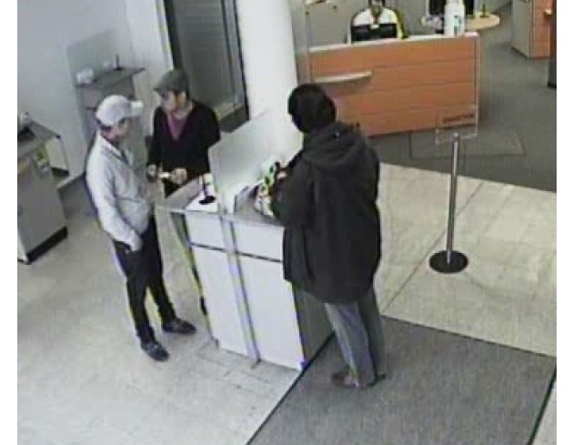 POL-GOE: (243/2012) Beim Geldabheben am Automaten gestört - 1.000 Euro weg
