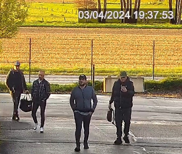 POL-HS: Bandendiebstahl in Lagerhalle / Wer kennt die Tatverdächtigen?