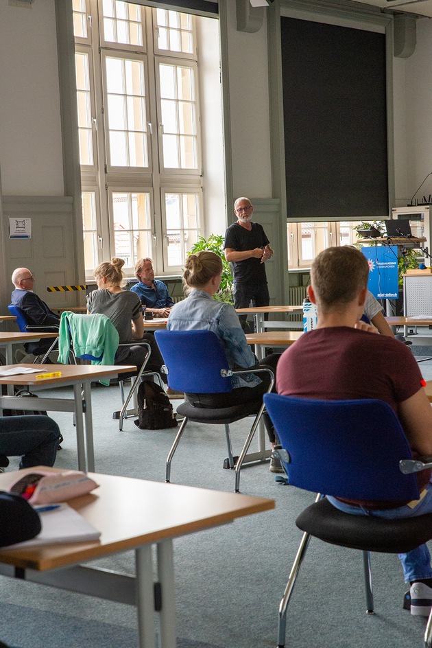 POL-AK NI: Polizei-Studierende informieren sich über Hilfsmöglichkeiten für Kriminalitätsopfer / Hilfsorganisation WEISSER RING zu Gast an der Polizeiakademie Niedersachsen