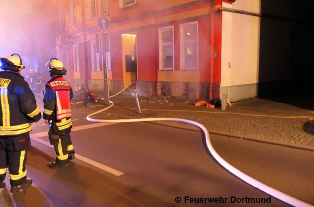 FW-DO: Wieder ein nächtlicher Kellerbrand im Dortmunder Westen