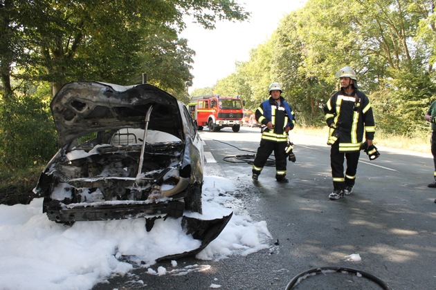 FW-WRN: Fahrzeugbrand auf der Nordlippestraße