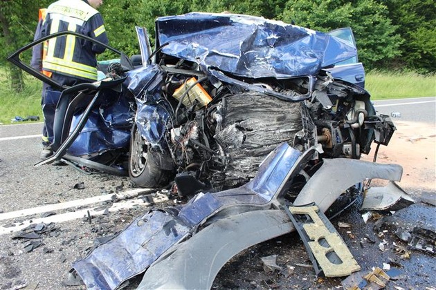 POL-PDMT: Schwerer Verkehrsunfall mit Personenschaden