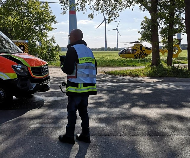 POL-STD: Erste Vatertagsbilanz der Polizei - Keine nennenswerten Verstöße gegen die Corona-Regeln, Einbrecher in Hammah und Buxtehude, Verkehrsunfall mit Rettungswagen auf der Landesstraße 124