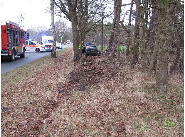 POL-ROW: ++ 21-jährige Autofahrerin bei Unfall auf der K 206 verletzt ++ Falsche Kennzeichen am Auto ++ Unfallflucht im Friedhofsweg - Polizei bittet um Hinweise ++