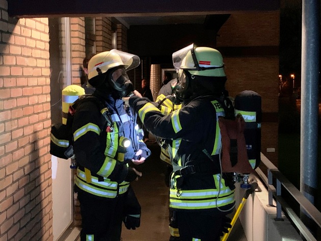 FW-BN: Zimmerbrand in Bonn-Auerberg - eine verletzte Person.