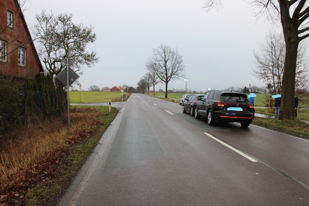 POL-NI: Verkehrsunfall unter Beteiligung von drei Pkw; Zwei Personen leicht verletzt