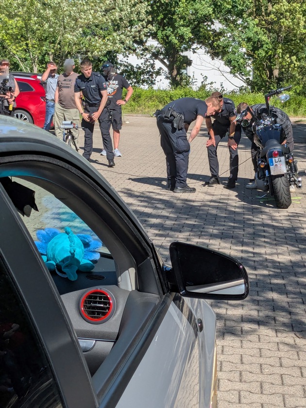 POL-LG: ++ "Tuning-Talk Reloaded" - Präventionsveranstaltung in Lüneburg - ein voller Erfolg ++ Fachgespräche, Beratung zu legalen Tuning-Optionen, Schallpegelmessungen und ein Dialog auf Augenhöhe ++
