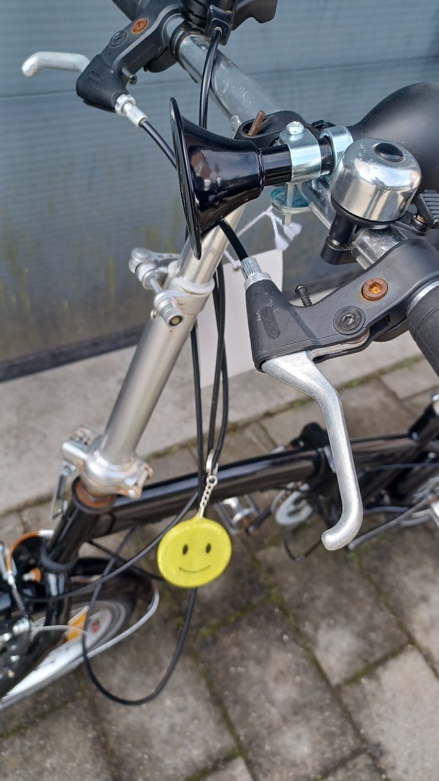 POL-WHV: Sichergestelltes Klappfahrrad - Eigentümer gesucht