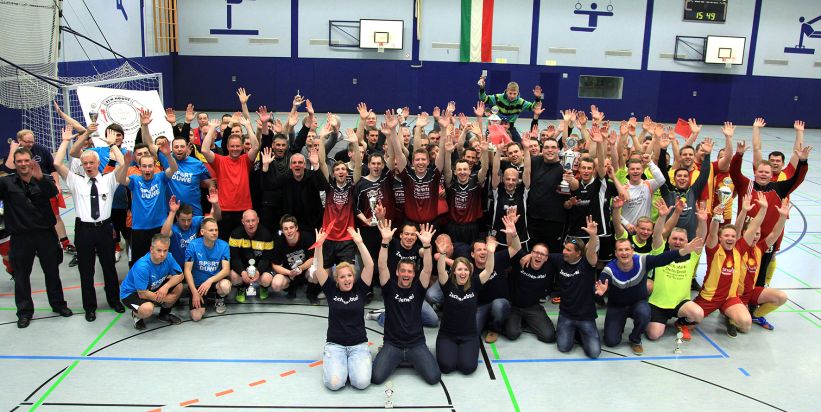 FW-E: Freiwillige Feuerwehr Altenessen gewinnt das Hallenfußballturnier 2014