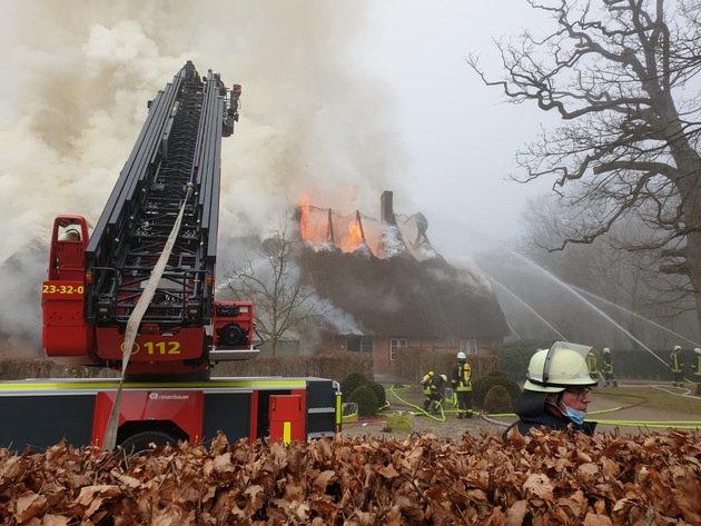 FW-RD: Grossbrand auf landwirtschaftlichen Anwesen in Beringstedt, Ortsteil Ostermühlen