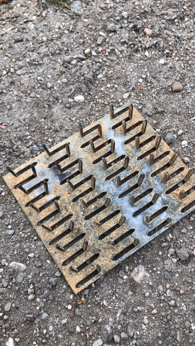 POL-PPRP: Ludwigshafen - Nagelplatten am Feldwegrand ausgelegt