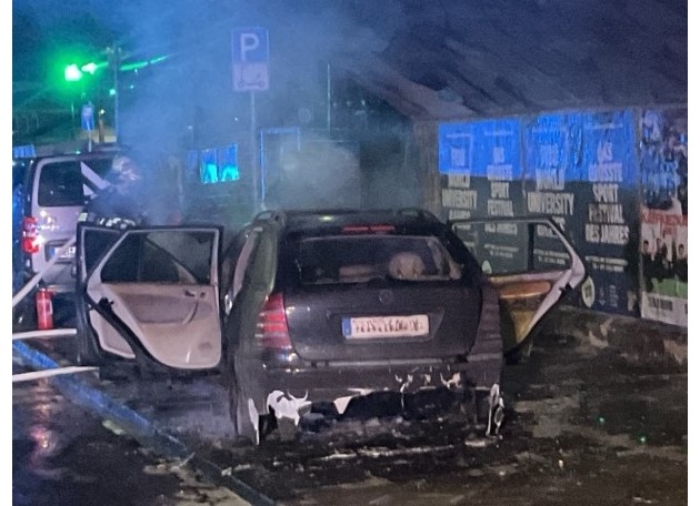 FW-DO: Fahrzeugbrand unter Brücke - Feuerwehr kann Ausbreitung verhindern