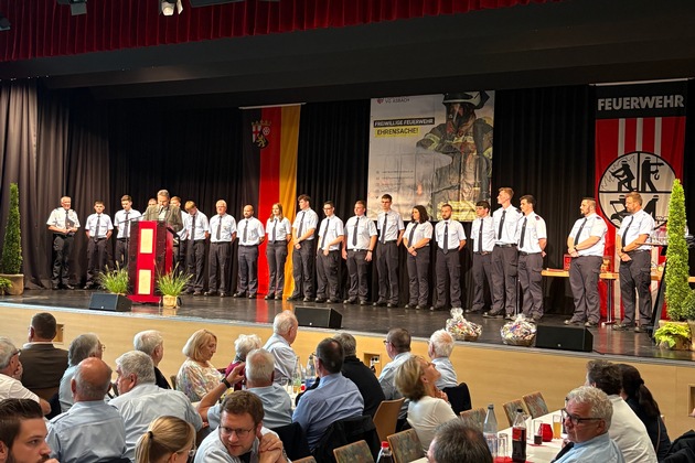FW VG Asbach: VG-Feuerwehrtag in Windhagen / 19 neue Feuerwehrleute und besondere Jubiläen
