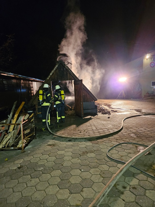 FW-ROW: Backhaus ger&auml;t in Brand