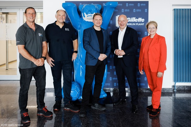 Ein starkes Zeichen für Innovation und Qualität &quot;Made in Germany&quot;: Der Regierende Bürgermeister Kai Wegner besucht das Gillette-Werk in Berlin-Tempelhof.