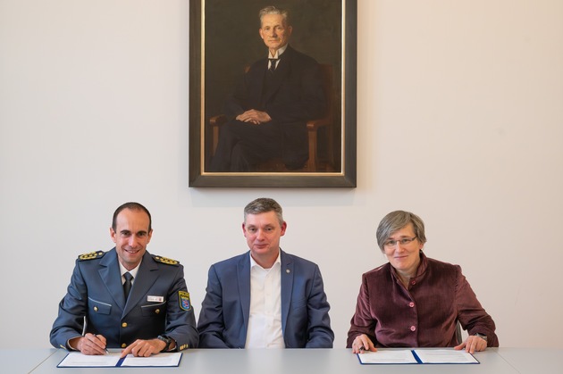 Mittelhessen: Arbeitsstelle Holocaustliteratur der Universität Gießen und Polizeipräsidium Mittelhessen kooperieren in &quot;Allianz für Demokratie&quot;