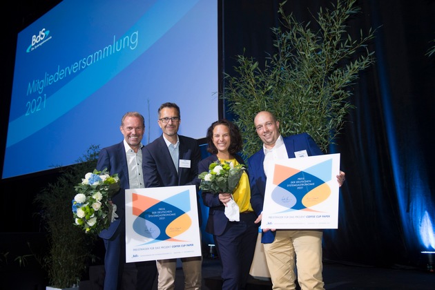 Das Nachhaltigkeitsprojekt &quot;CoffeeCup Paper&quot; gewinnt Preis der Deutschen Systemgastronomie 2021