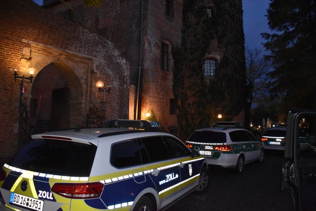 HZA-KR: Gemeinsame Pressemitteilung der Staatsanwaltschaft Krefeld und des Hauptzollamts Krefeld Zoll Krefeld durchsucht Gastronomiebetrieb in Brüggen - Ermittlungen wegen Schwarzarbeit dauern an