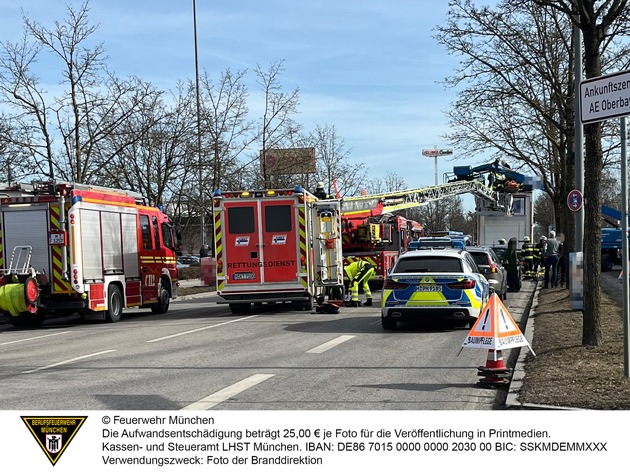 FW-M: Zwei Schwerverletzte bei Unfall - Ersthelfer leisten perfekte Hilfe (Freimann)