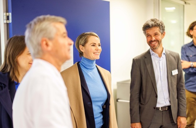 Spital Zollikerberg: Gesundheitsdirektorin Natalie Rickli zu Besuch im Spital Zollikerberg