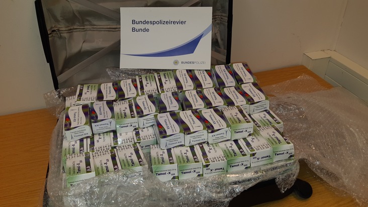BPOL-BadBentheim: Rund 20.000 rezeptpflichtige Schmerztabletten in Fernreisebus entdeckt