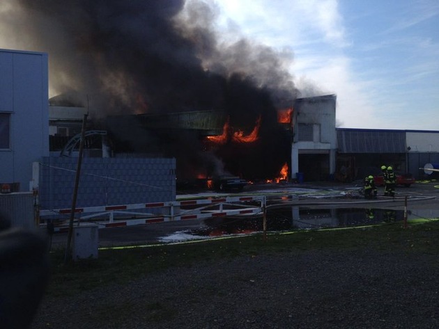 POL-PDWO: Großbrand am Wormser Flugplatz