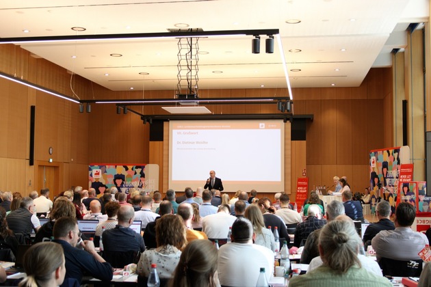 IGBCE Landesbezirksdelegiertenkonferenz in Erkner - MP Woidke: Wir kämpfen gemeinsam um jeden Arbeitsplatz
