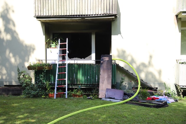 FW-SE: Wohnung durch Feuer komplett zerstört