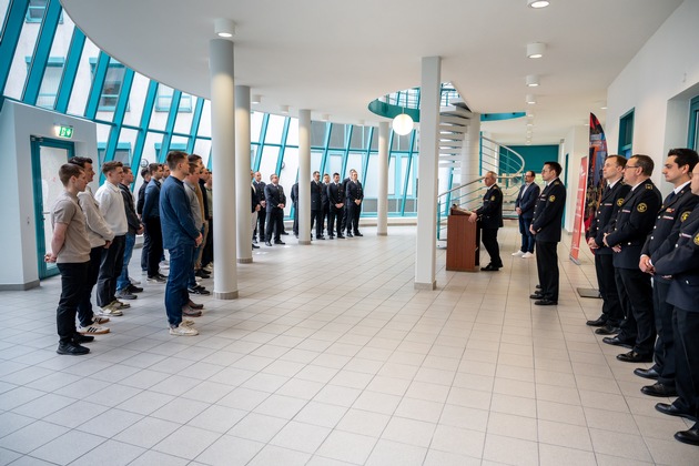 FW Stuttgart: Traumberufe bei der Feuerwehr Stuttgart: Stellenausschreibungen und Bef&ouml;rderungen