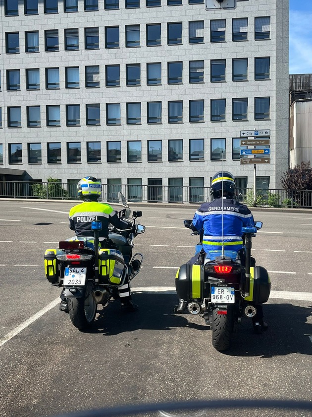 POL-SL: Internationale Kontrolle des Schwerlastverkehrs / Schwerpunktkontrolle von Abfalltransporten in Großrosseln und Dillingen