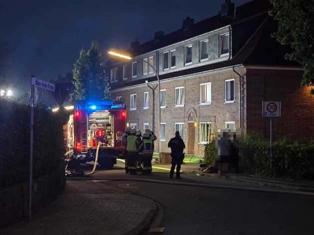 FW-RD: Feuerwehr rettet 3 Katzen nach Zimmerbrand in Schacht-Audorf