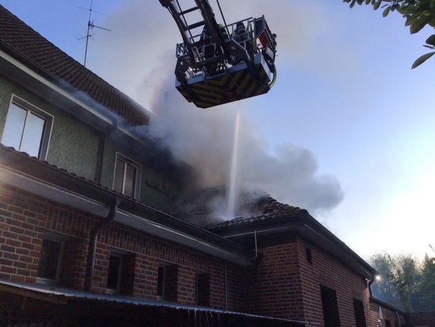 FW-GE: Brand einer Gastronomie in Gelsenkirchen Scholven