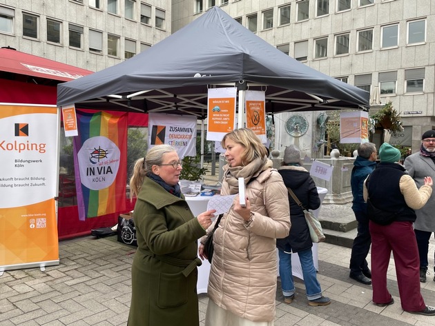 Kölner Straßenaktion „WIR REDEN MIT!“ mobilisiert Bürger*innen