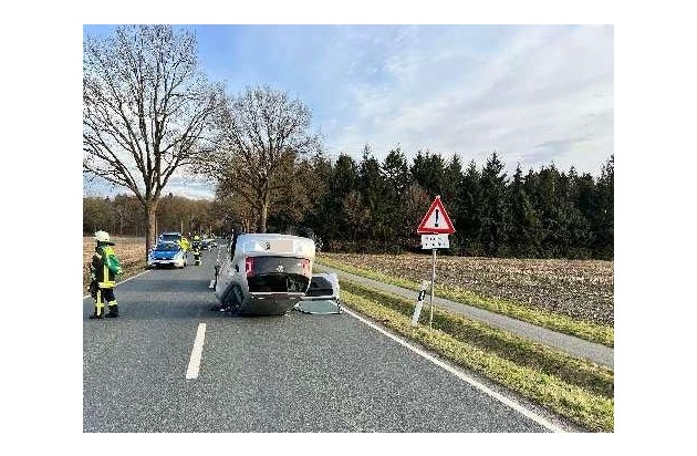 POL-STD: Einbrüche in Gewerbebetriebe in Harsefeld, Wohnung in Buxtehude ausgebrannt, Kleinwagen landet nach gescheitertem Überholmanöver auf dem Dach - eine Person leicht verletzt