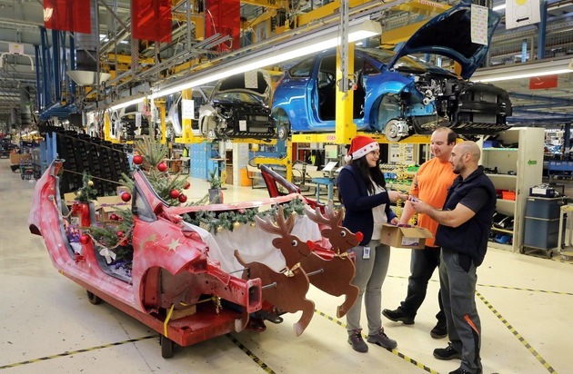 Ford-Werke GmbH: Heißer Ford Fiesta-Schlitten: Weihnachtsaktion in der Fahrzeugfertigung von Ford in Köln