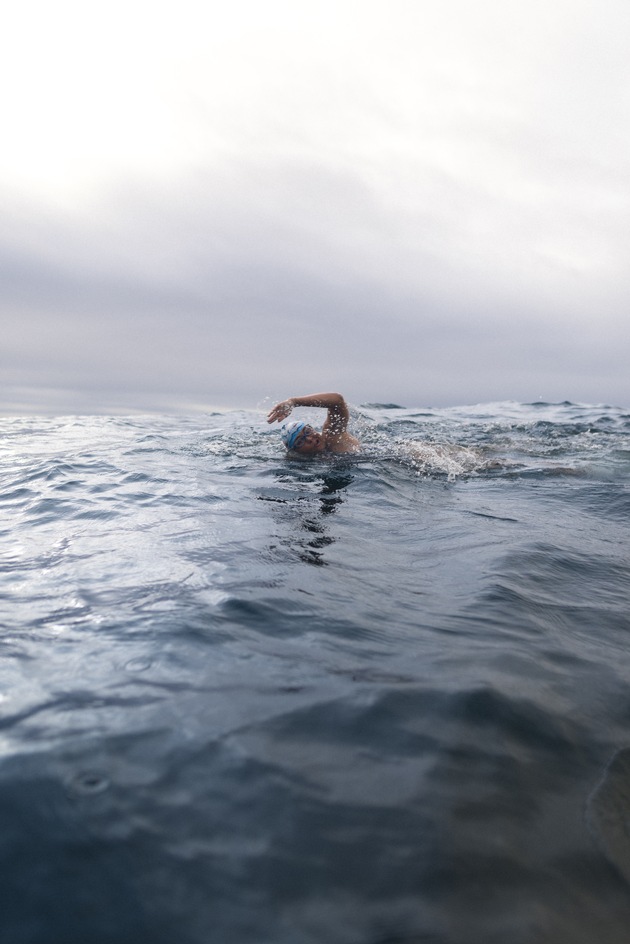 Nathalie Pohl bezwingt die Ocean&#039;s Seven als erste deutsche Frau Ausnahmeathletin feiert sensationellen Erfolg im Nordkanal