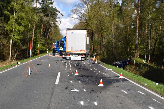 POL-NI: Nienburg-Tödlicher Verkehrsunfall auf der B 61