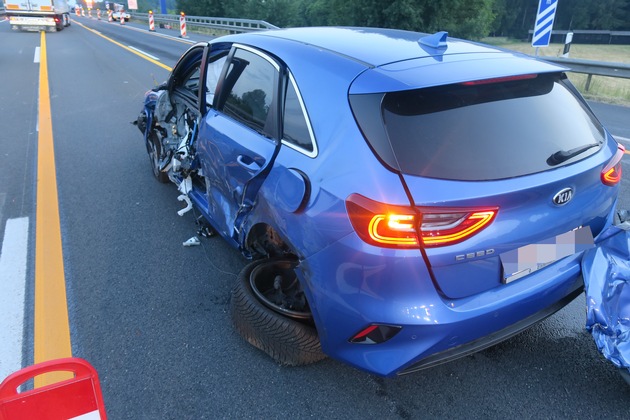 POL-DEL: Autobahnpolizei Ahlhorn: Hoher Sachschaden bei Verkehrsunfall auf der Autobahn 1 im Bereich der Gemeinde Dinklage +++ Drei Personen leicht verletzt