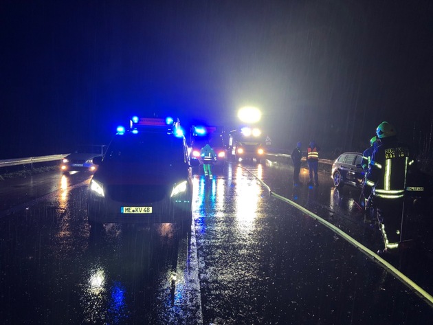 FW Ratingen: Verkehrsunfall mit drei Verletzten auf der Autobahn 3