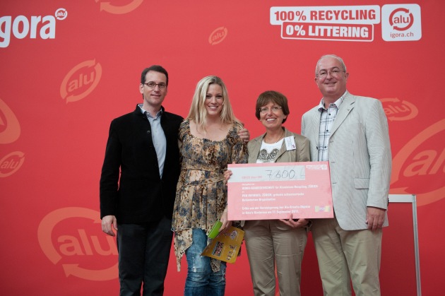 Recyclingkunst, kreiert von Kindern, Jugendlichen und Erwachsenen /
34 Alukünstler gewinnen beim Alu-Kreativ-Wettbewerb /
7600 Franken an Pro Infirmis aus Recyclingkunst-Versteigerung