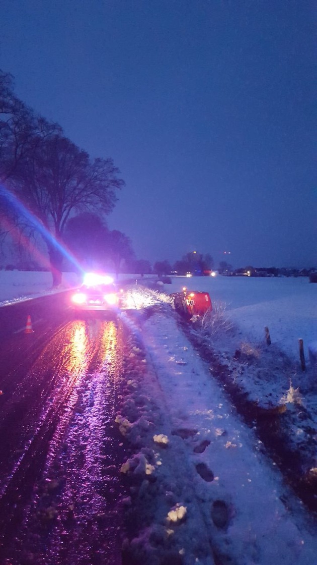 POL-HOL: Landkreis Holzminden

Wintereinbruch hält Polizei und Räumdienste in Trab
-
Zahlreiche Unfälle auf winterglatter Fahrbahn