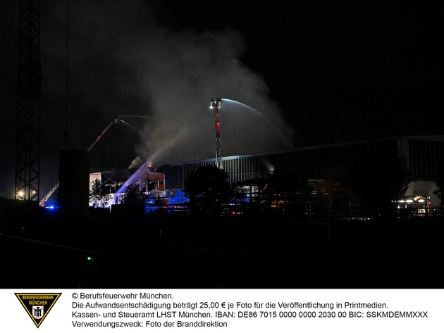 FW-M: Brand einer Produktionshalle (Feldmoching)