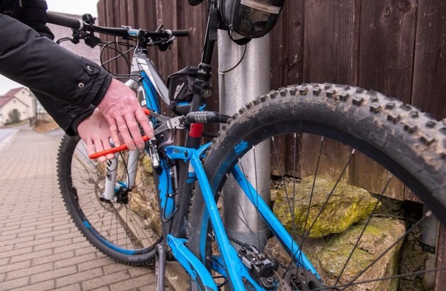 HUK-COBURG: Unfall oder Diebstahl - Pedelec richtig versichern