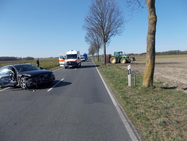 POL-CE: Hermannsburg/Oldendorf - Unfall zwischen Trecker und Pkw endet am Straßenbaum - Eine Person leicht verletzt