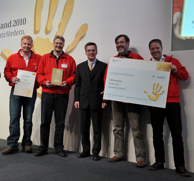 &quot;Helfende Hand&quot; für innovative Feuerwehrprojekte / Ehrenamts-Förderpreis des Bundesministers des Innern in Berlin verliehen (mit Bild)